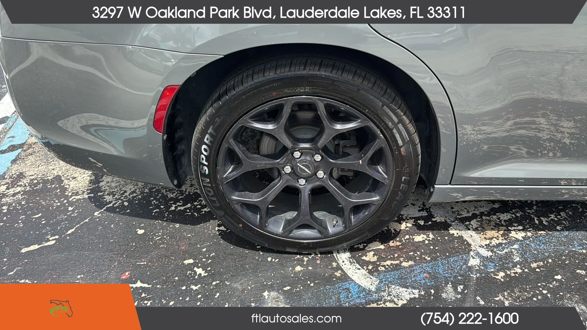 Used 2019 Chrysler 300 Touring w/ Sport Appearance Package RWD image 13