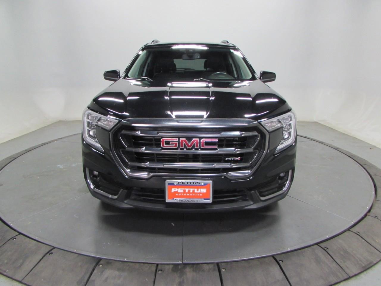 Used 2022 GMC Terrain AT4 image 2