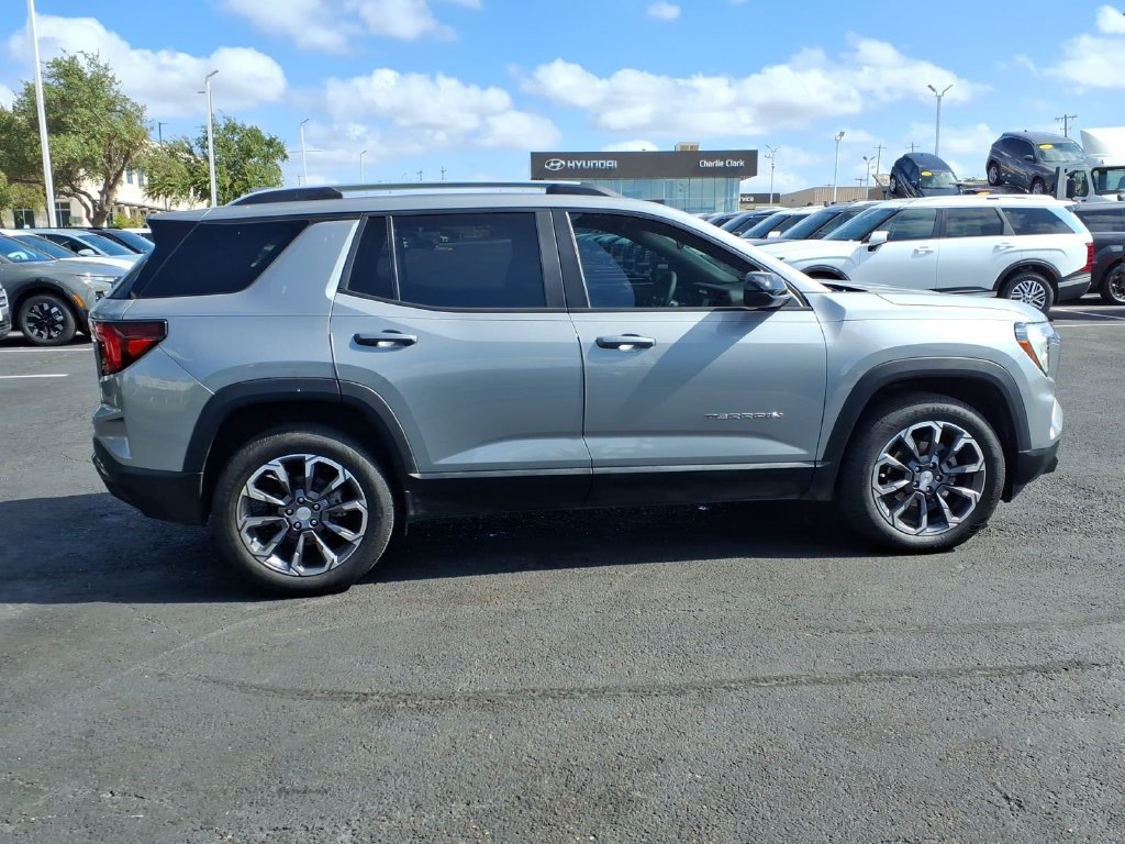 Used 2025 GMC Terrain Elevation w/ Elevation Premium Package AWD/4WD image 6