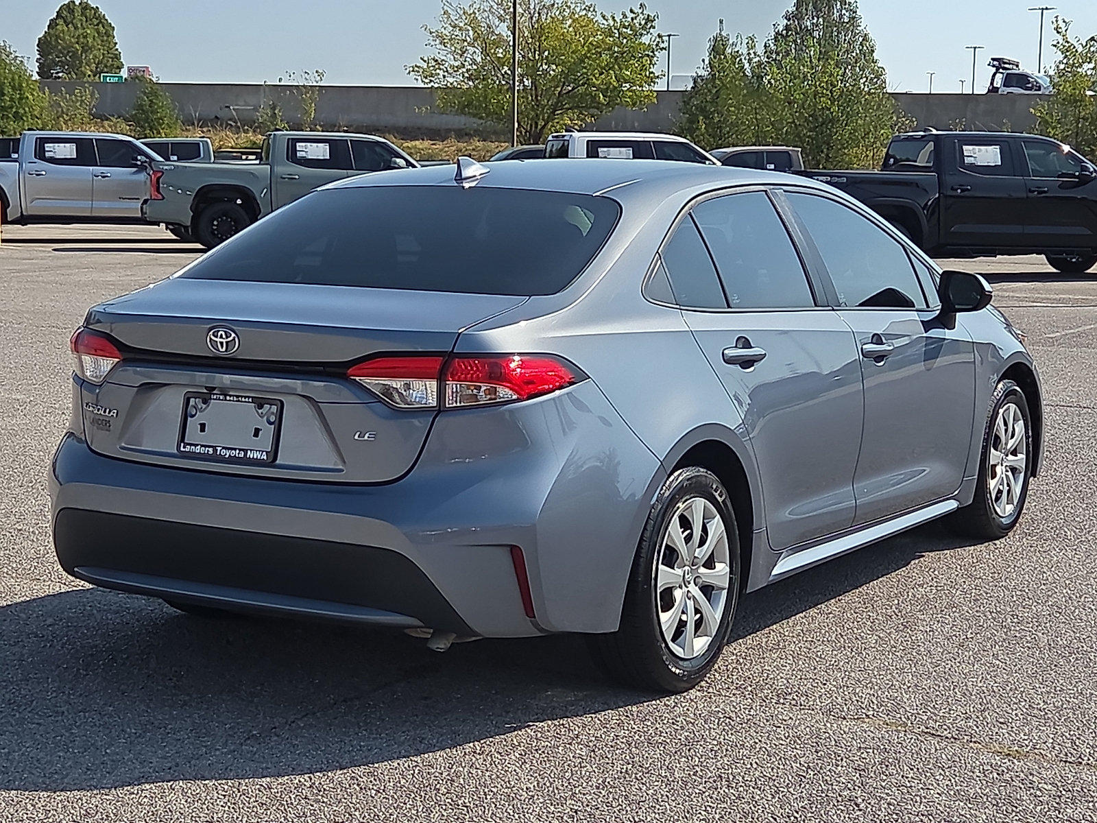 Used 2022 Toyota Corolla LE FWD image 5