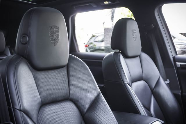 Used 2017 Porsche Cayenne Platinum Edition AWD/4WD image 25