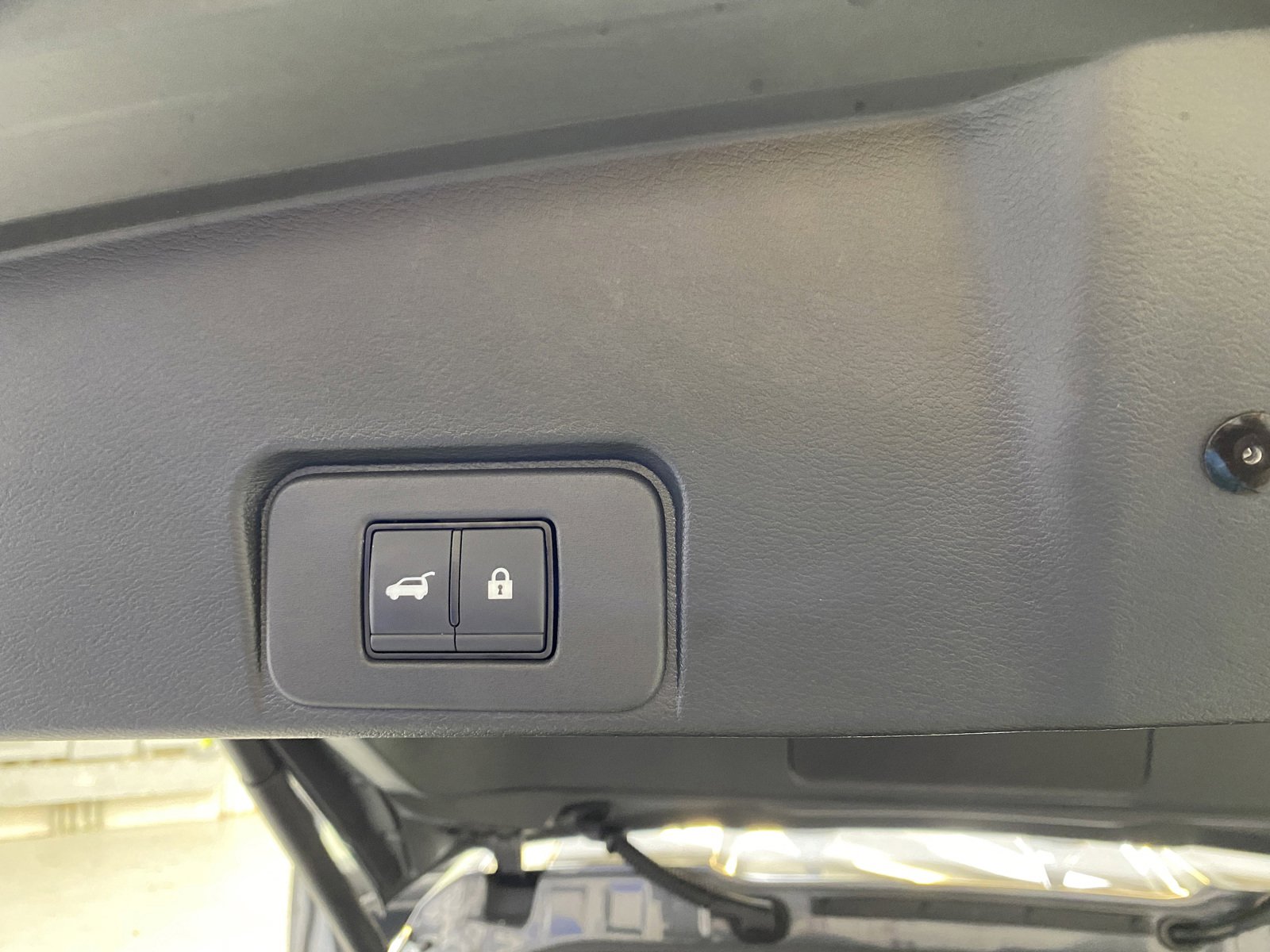 Used 2025 Nissan Rogue SL w/ Tech Package FWD image 31