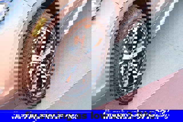 New 2025 Volkswagen Tiguan SE image 10