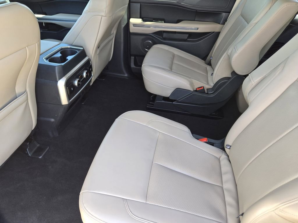 Used 2024 Ford Expedition XLT image 40