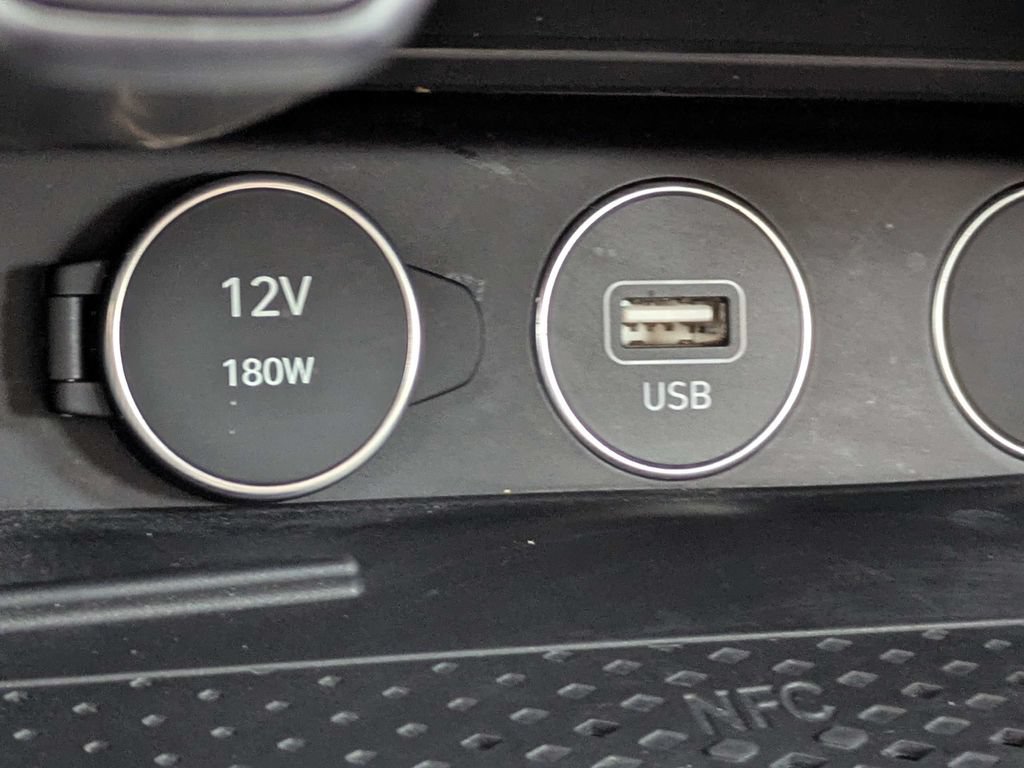 Used 2022 Genesis G70 3.3T RWD image 25
