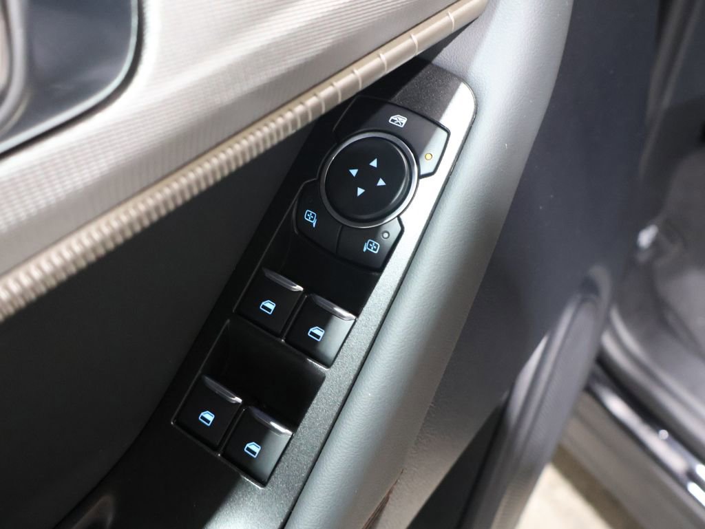 Used 2025 Ford Explorer Active image 12