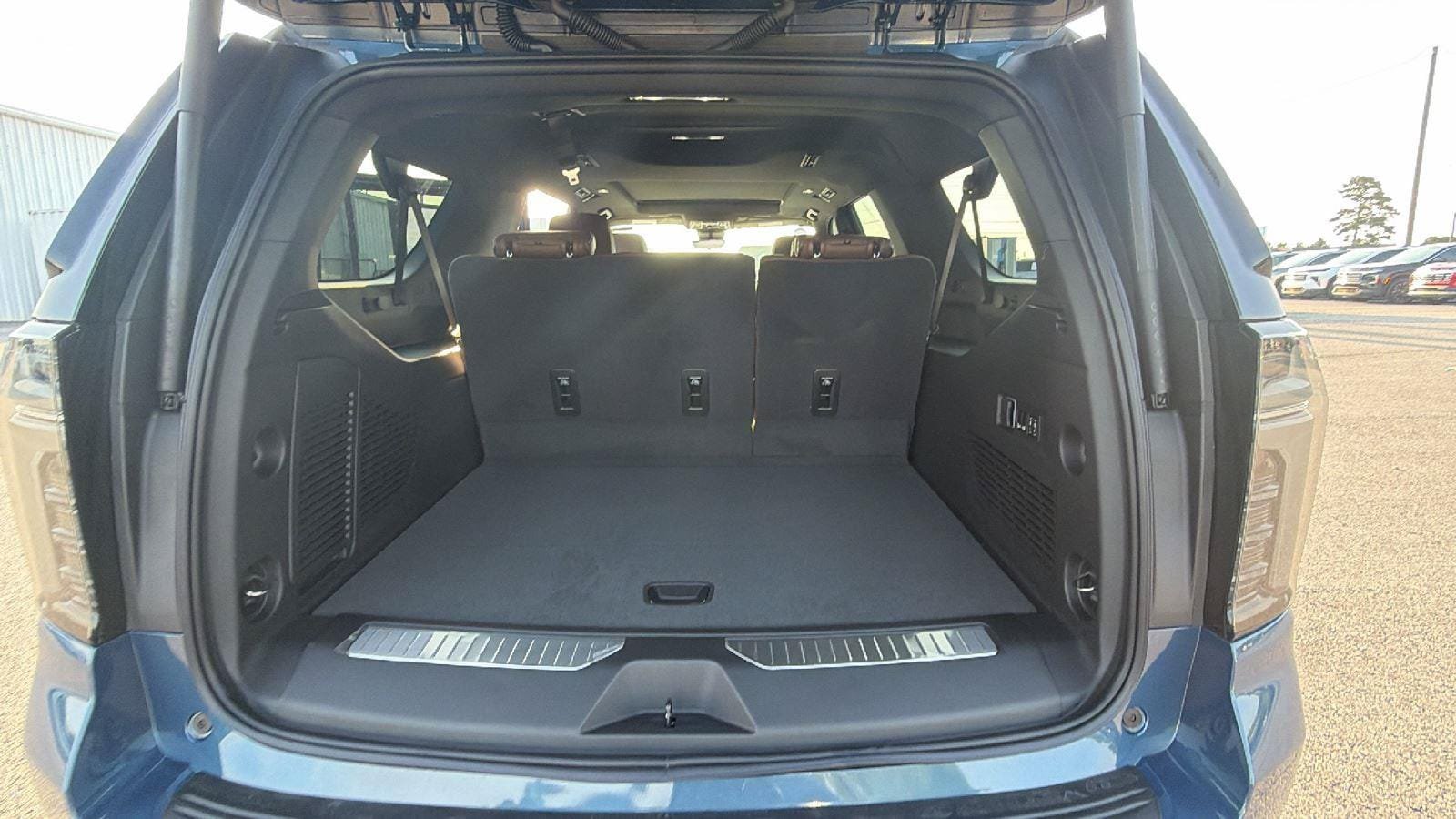 New 2026 Chevrolet Suburban High Country AWD/4WD image 14