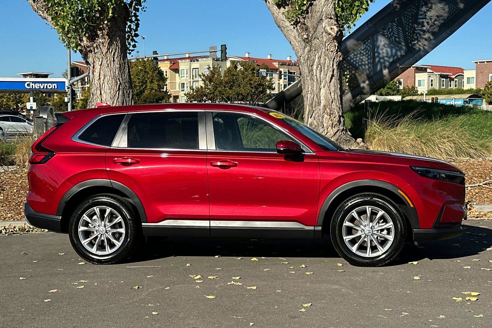 Used 2025 Honda CR-V EX image 3