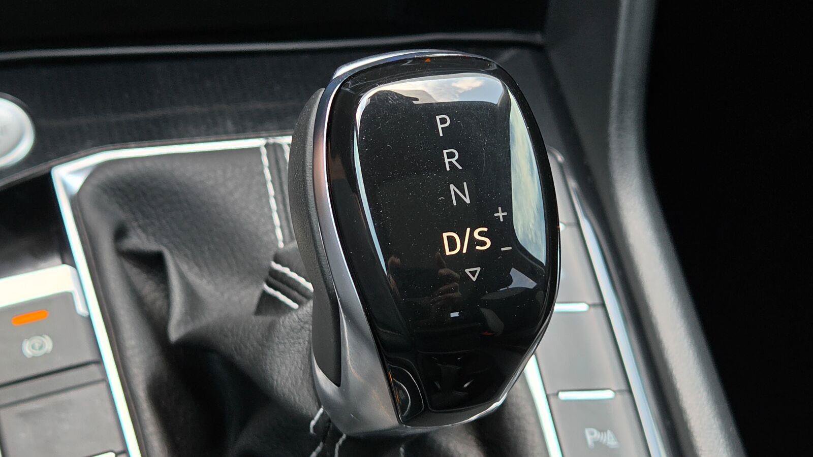 Used 2025 Volkswagen Taos SEL AWD/4WD image 35