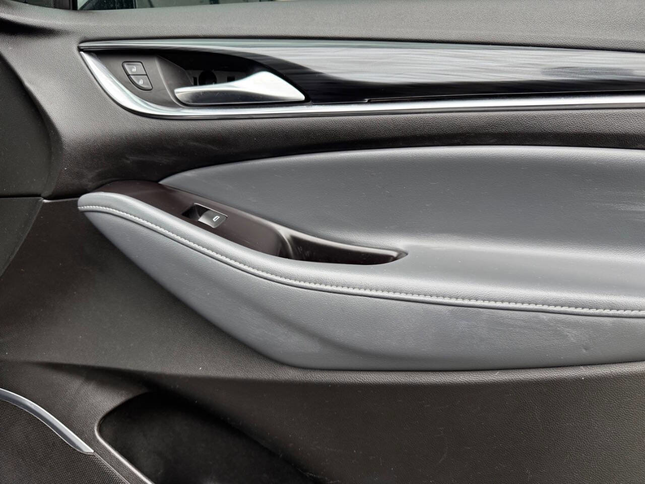 Used 2020 Buick Enclave Essence image 20