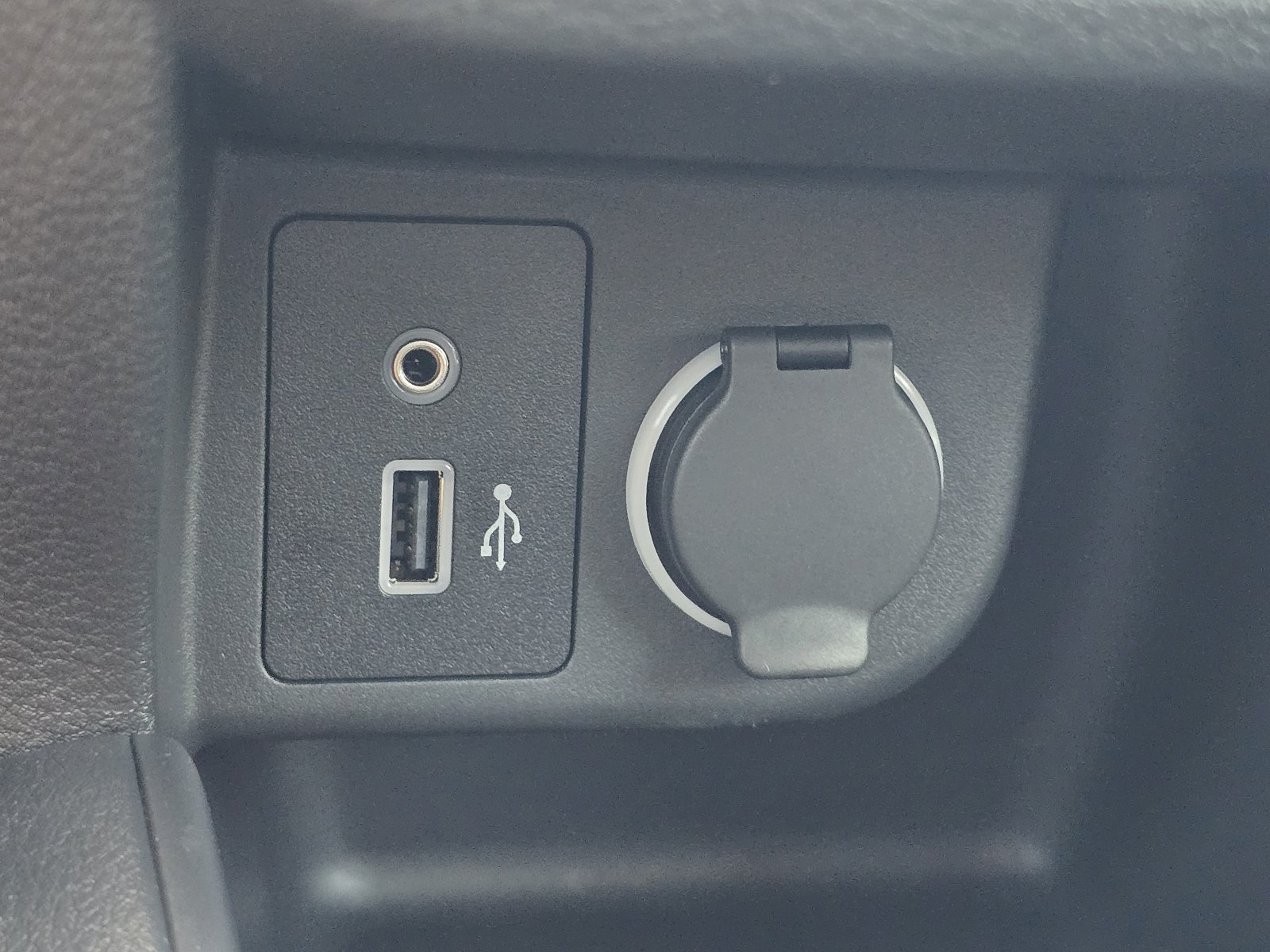 Certified 2025 Nissan Kicks Play S FWD image 20