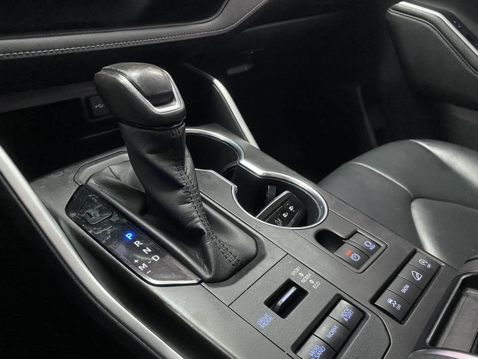 Used 2020 Toyota Highlander XLE AWD/4WD image 31