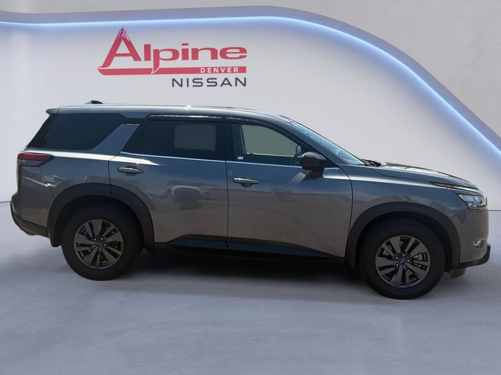 Used 2025 Nissan Pathfinder S FWD image 6