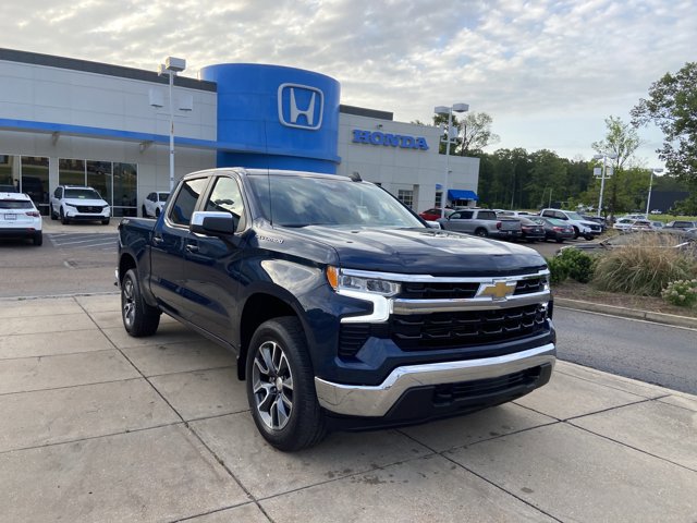 Used 2023 Chevrolet Silverado 1500 LT image 2