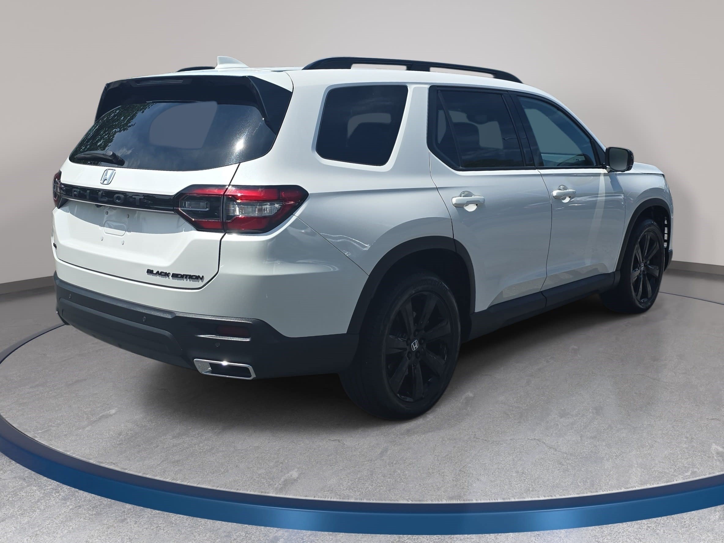 Used 2025 Honda Pilot Black Edition image 5