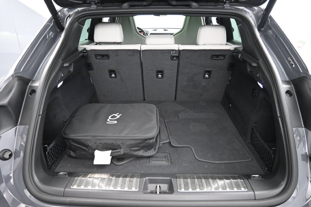 Certified 2025 Porsche Macan Electric RWD image 25