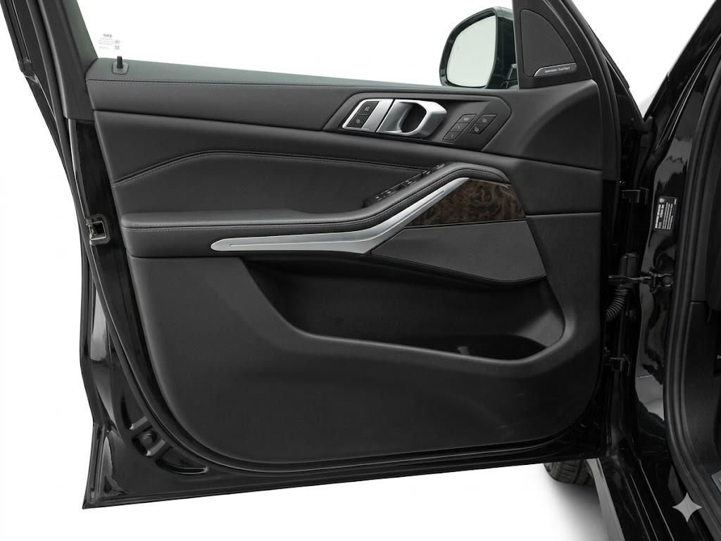 Used 2022 BMW X5 M50i w/ Executive Package image 8