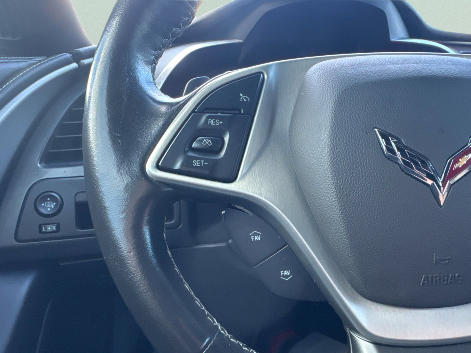 Used 2019 Chevrolet Corvette Stingray Coupe w/ 1LT RWD image 27