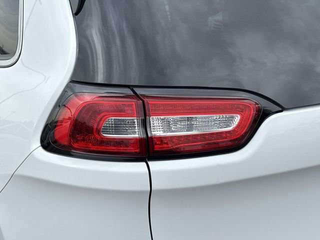 Used 2017 Jeep Cherokee Latitude w/ Comfort/Convenience Group image 11