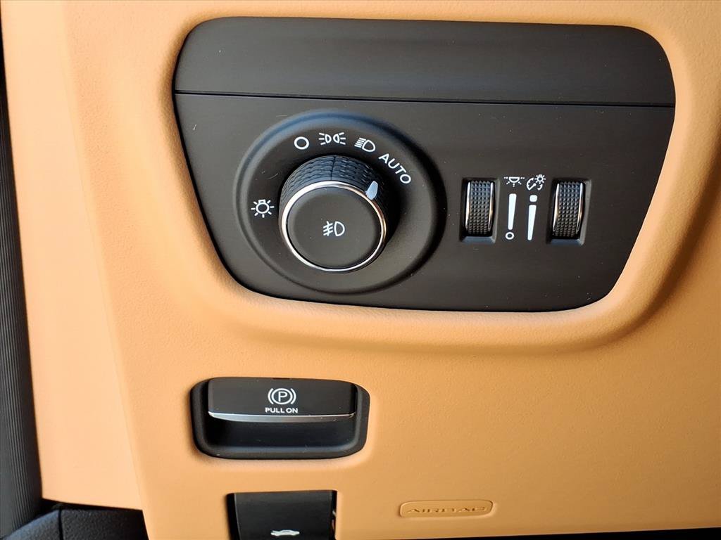 Used 2025 Jeep Grand Cherokee L Summit AWD/4WD image 14