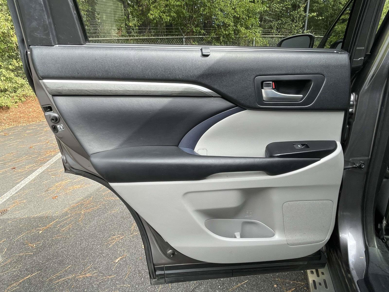 Used 2017 Toyota Highlander Limited FWD image 15