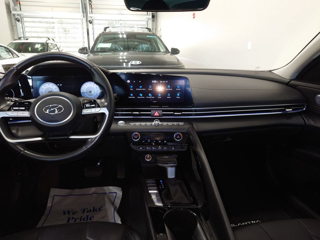 Certified 2023 Hyundai Elantra Limited FWD image 13