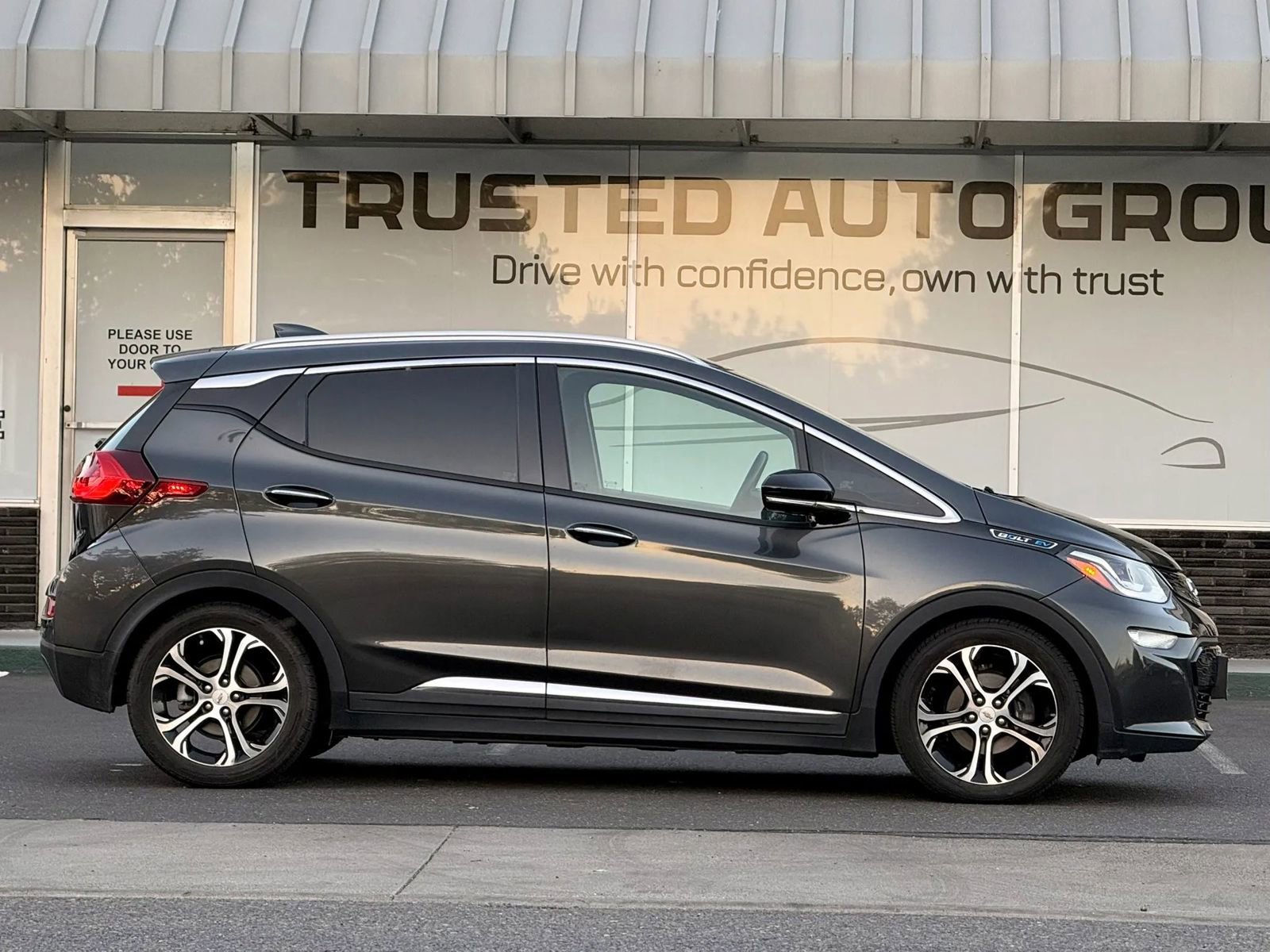Used 2020 Chevrolet Bolt Premier w/ Infotainment Package FWD image 4
