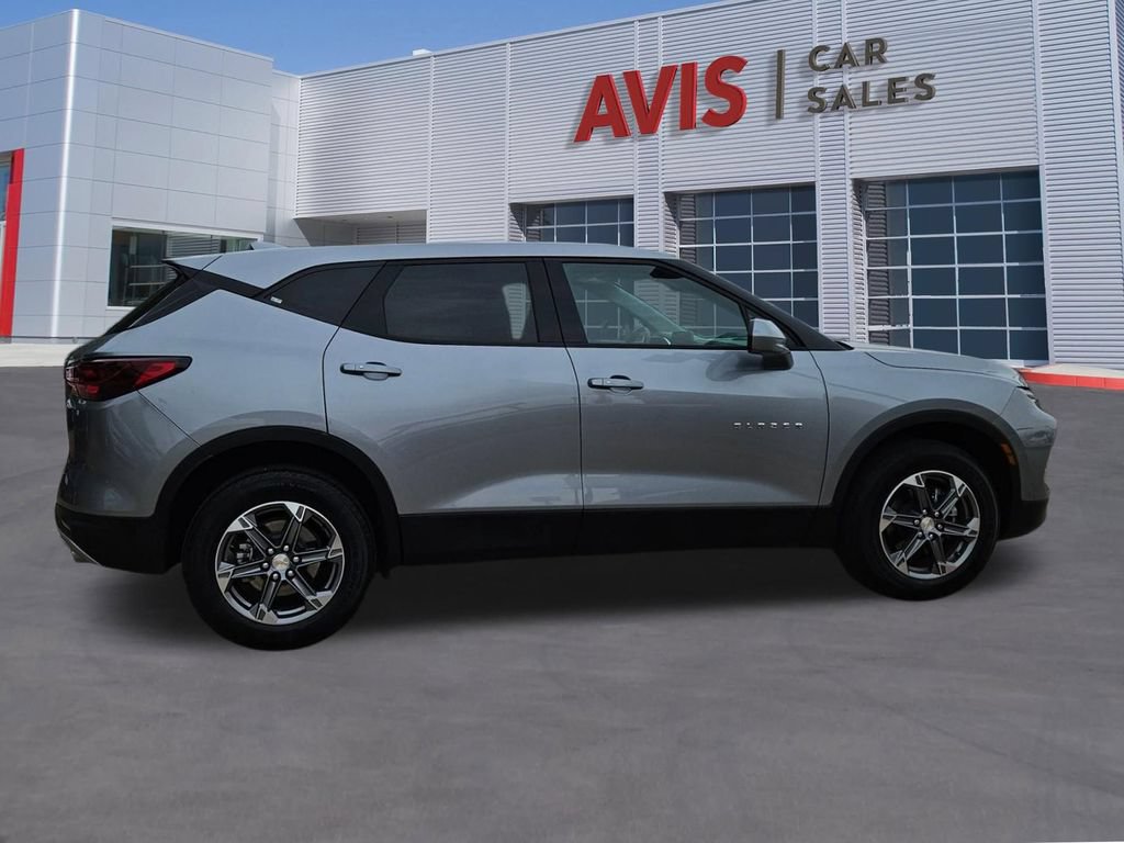 Used 2025 Chevrolet Blazer LT FWD image 7