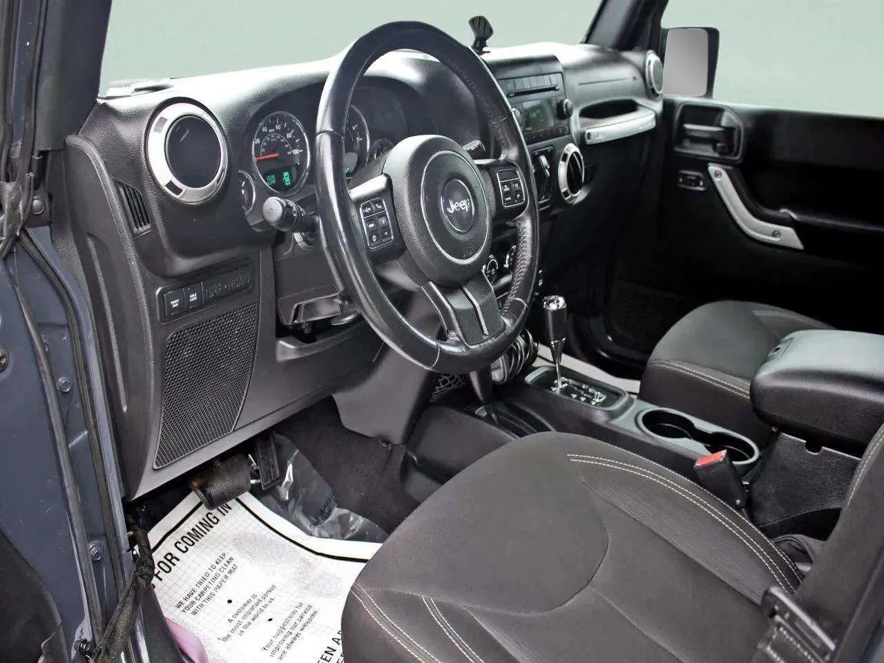 Used 2016 Jeep Wrangler Unlimited Rubicon w/ Connectivity Group image 17