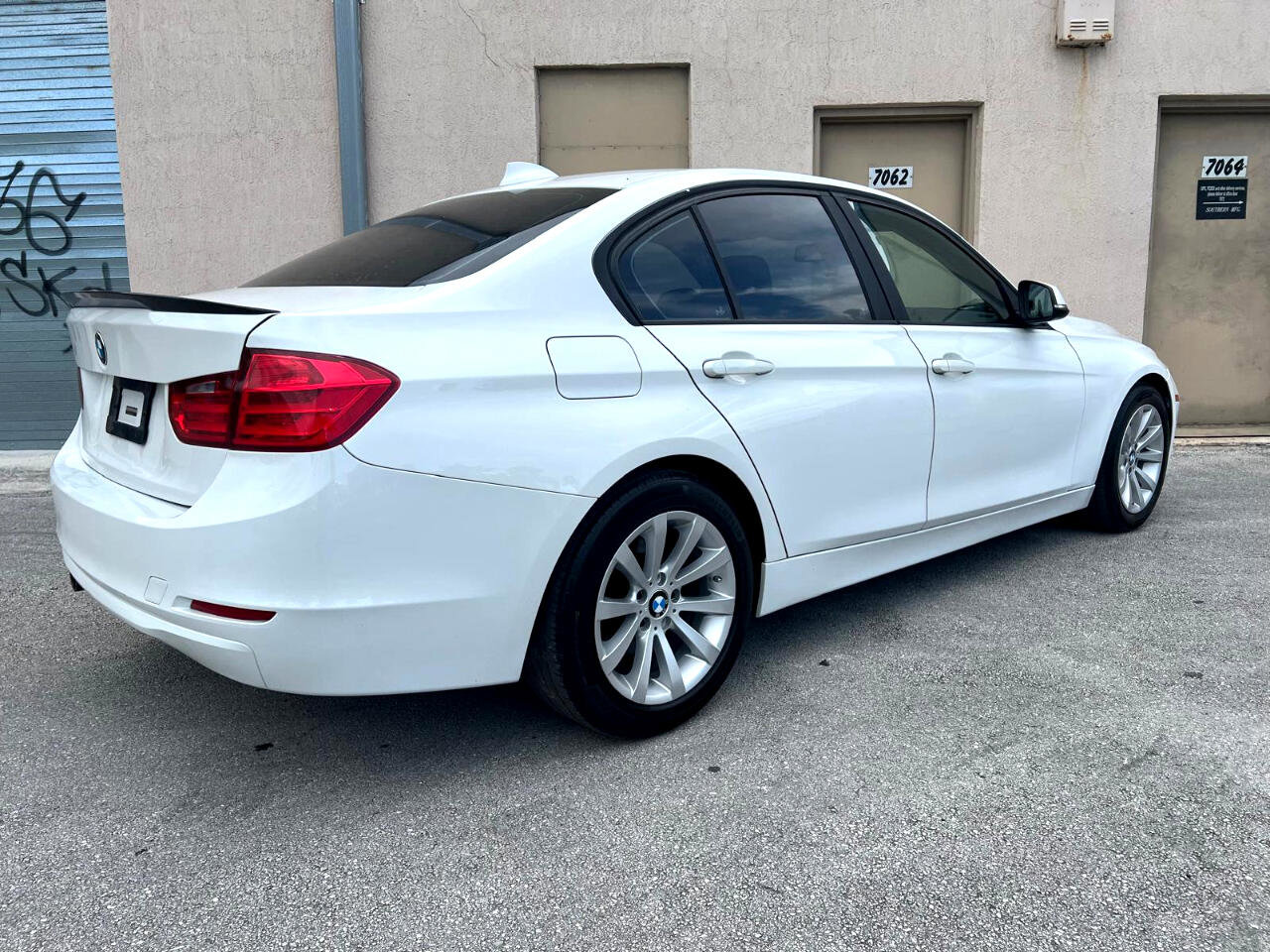 Used 2014 BMW 320i 4dr Sdn 320i RWD image 13