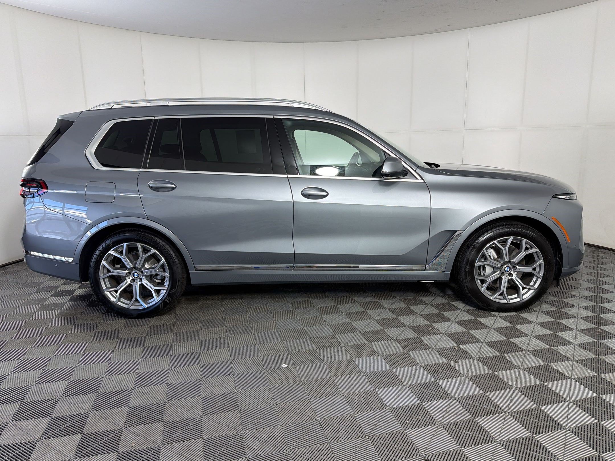 Used 2026 BMW X7 xDrive40i w/ Premium Package AWD/4WD image 8