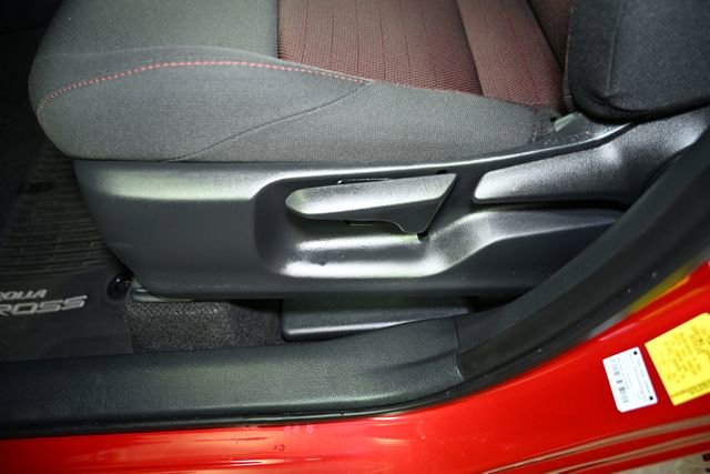 Used 2024 Toyota Corolla Cross AWD Hybrid w/ Moonroof Package image 26