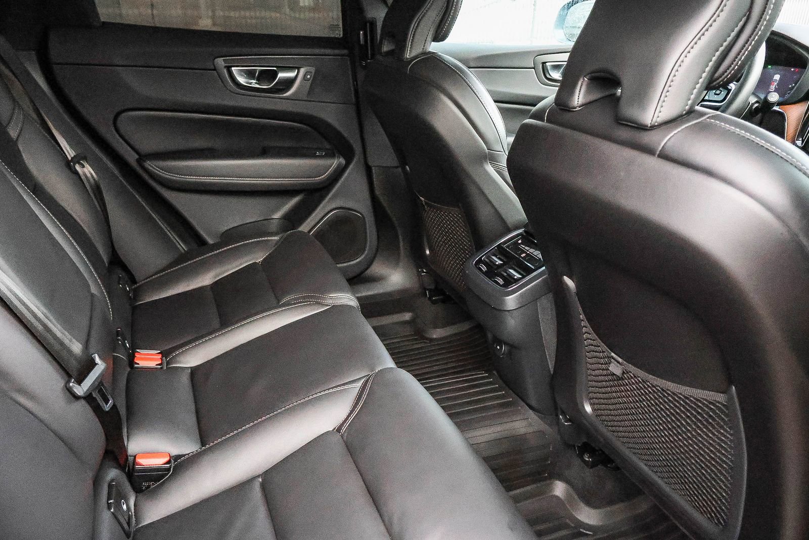 Used 2023 Volvo XC60 B5 Ultimate w/ Climate Package image 21