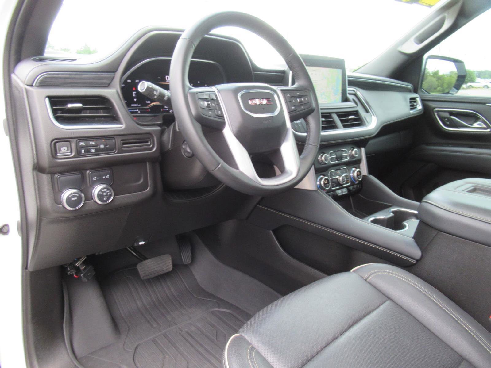 Used 2024 GMC Yukon SLT w/ SLT Luxury Package RWD image 17
