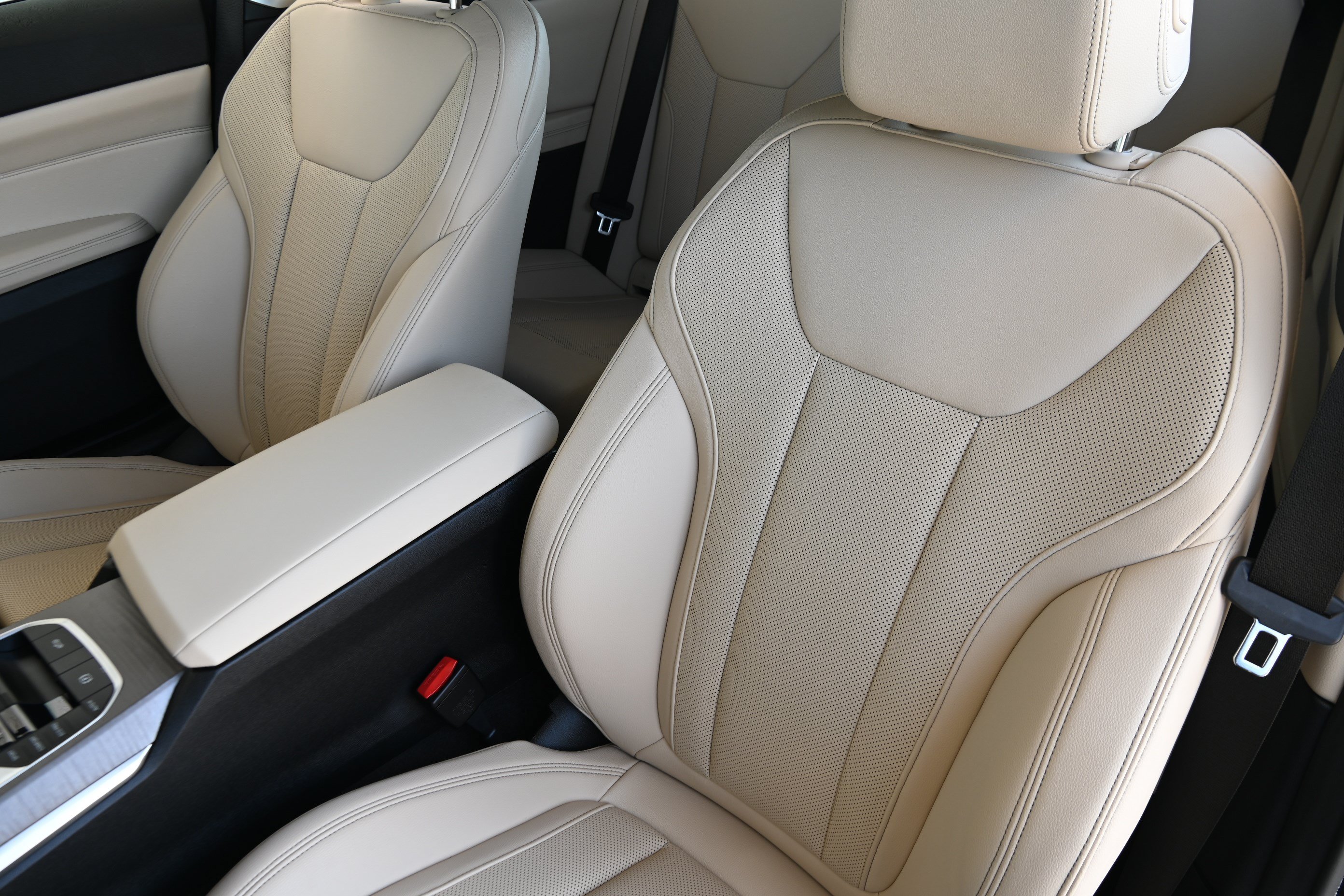 Certified 2026 BMW 430i Convertible RWD image 12