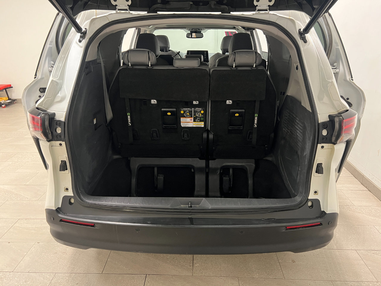 Used 2021 Toyota Sienna XLE w/ XLE Plus Package image 18