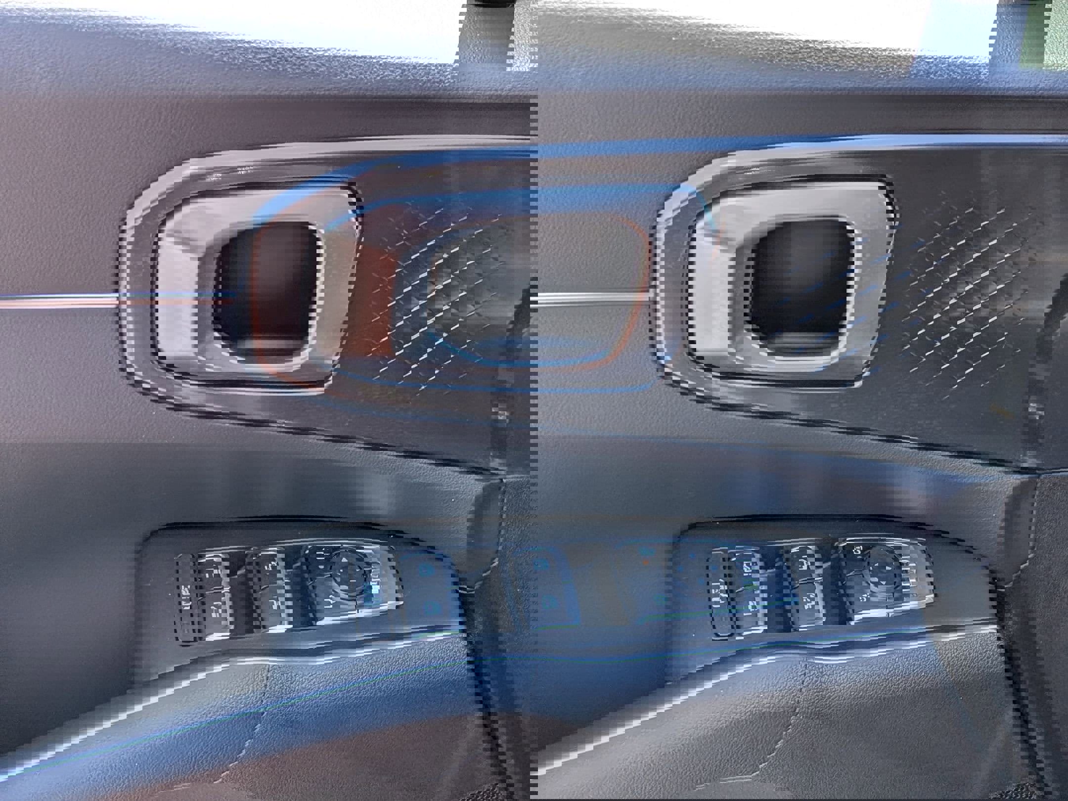 Used 2025 Kia Sorento S FWD image 11