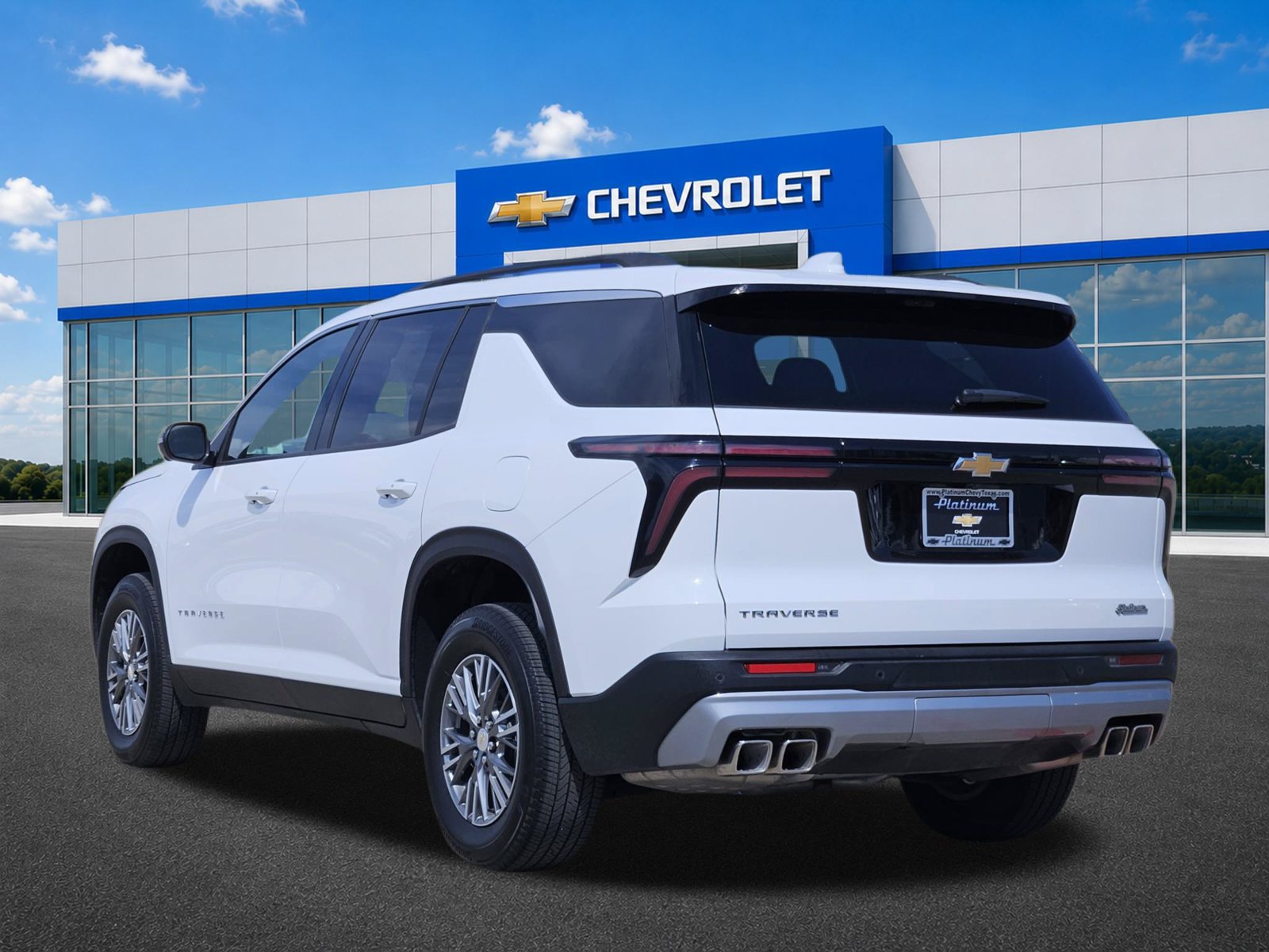 Certified 2026 Chevrolet Traverse LT w/ Driver Confidence Package FWD image 4