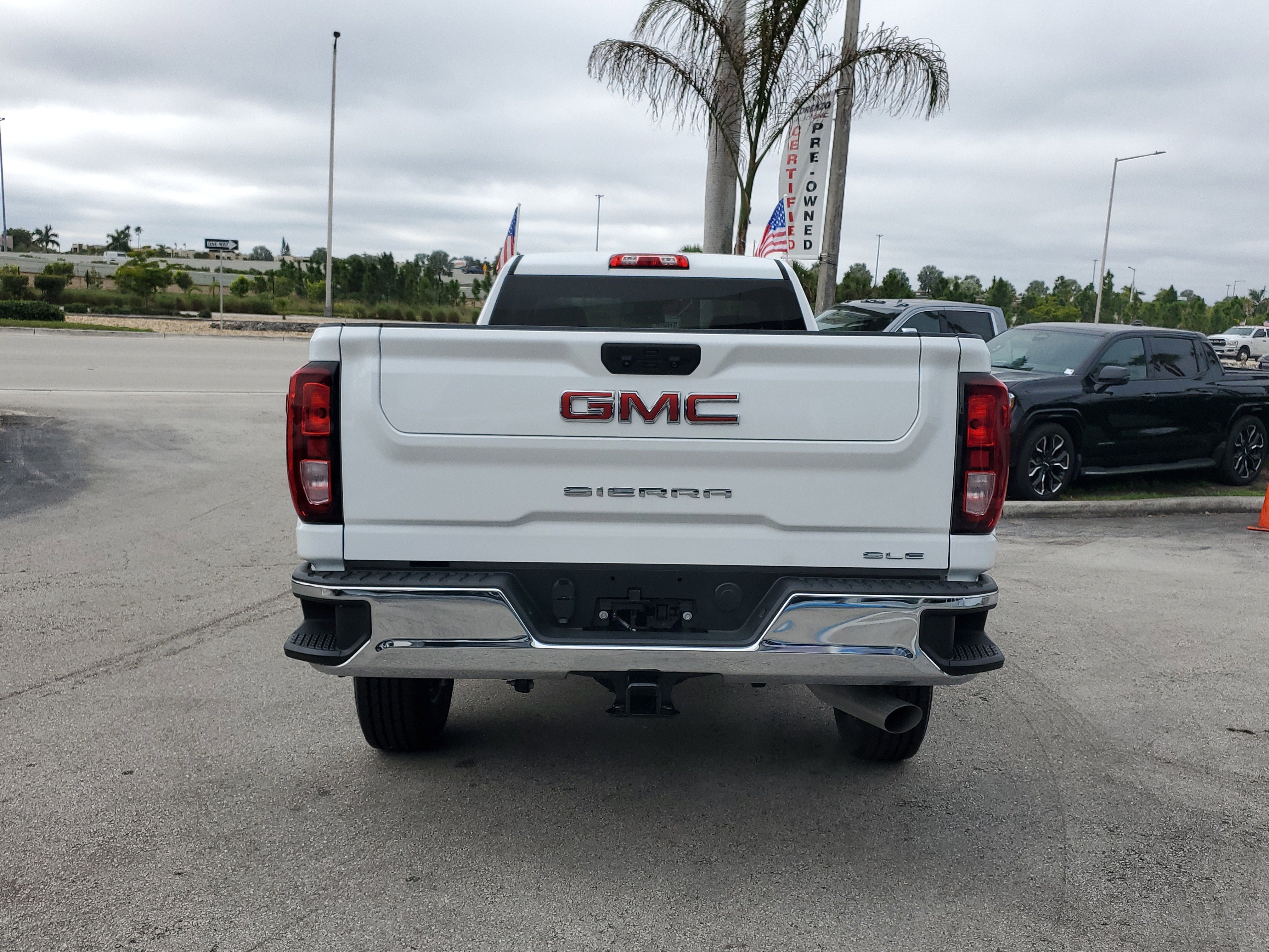 Used 2024 GMC Sierra 2500 SLE w/ SLE Convenience Package image 6