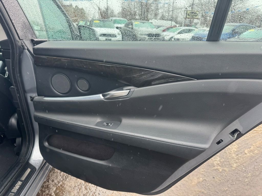 Used 2011 BMW 550i Gran Turismo xDrive image 24