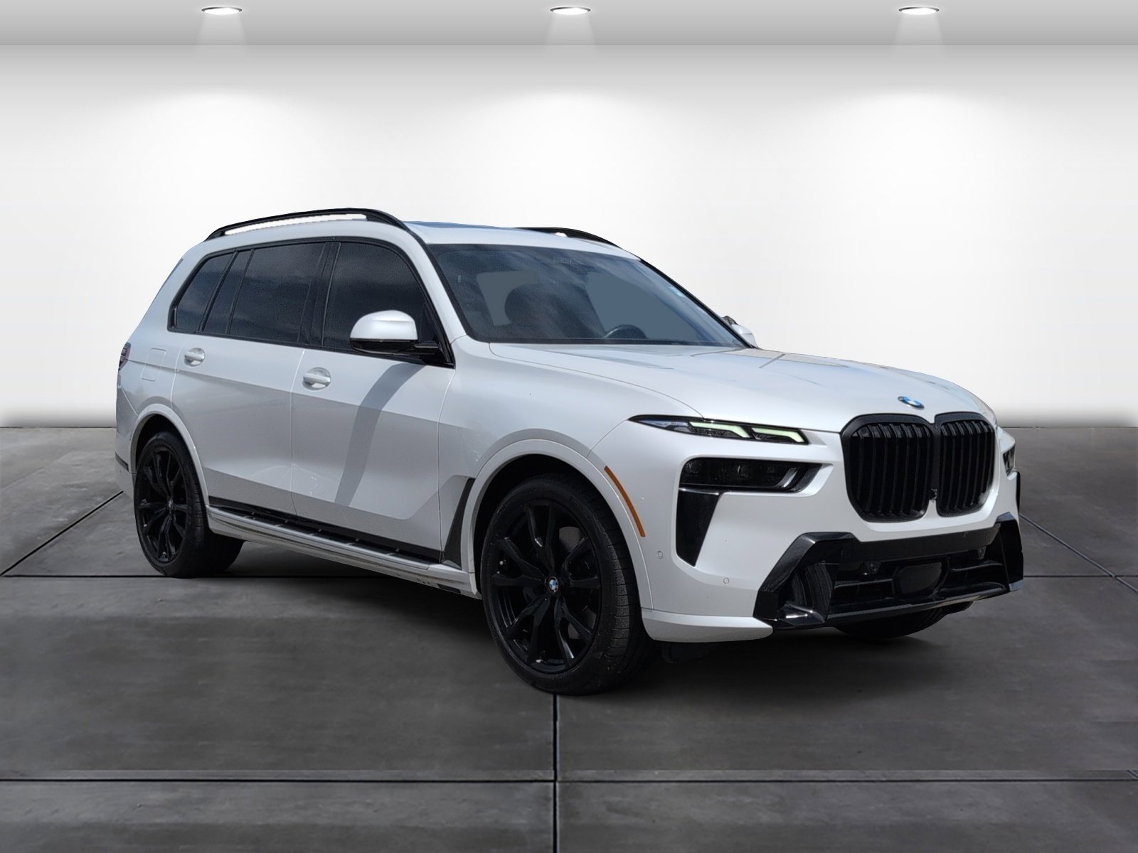 Used 2024 BMW X7 xDrive40i w/ Executive Package image 2