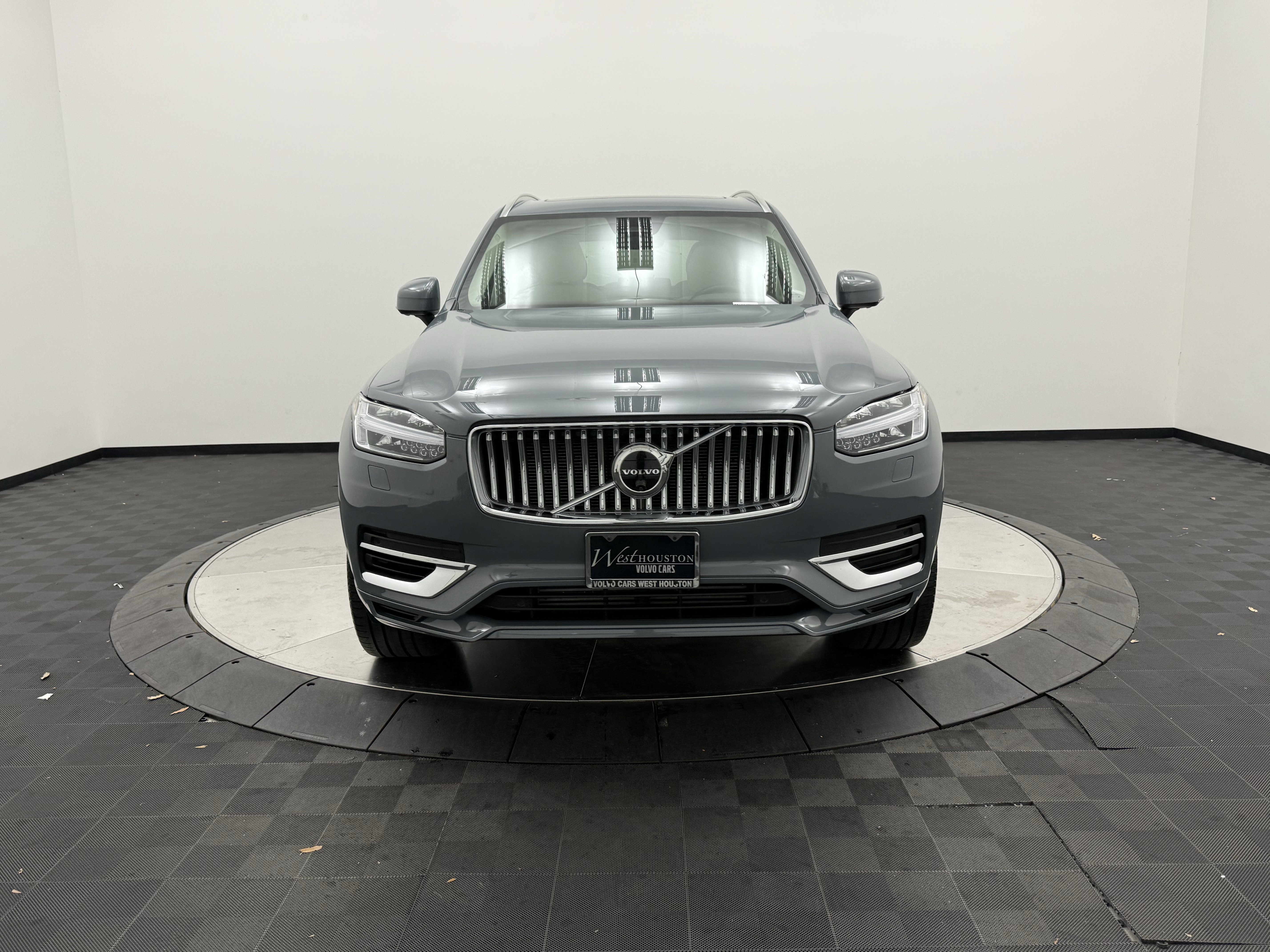 Used 2023 Volvo XC90 T8 Plus w/ Protection Package Premier AWD/4WD image 2