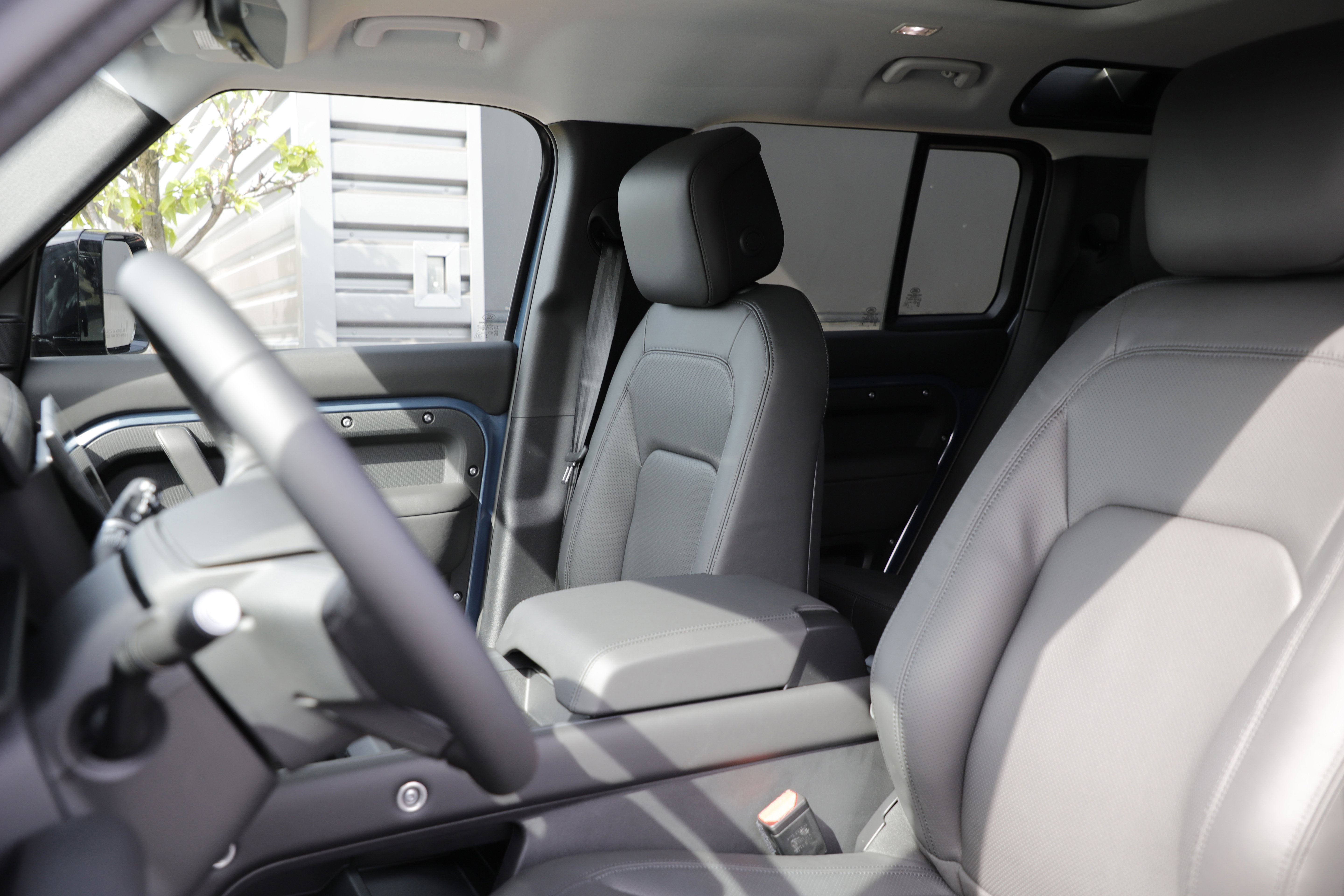 New 2026 Land Rover Defender 110 X-Dynamic SE image 17