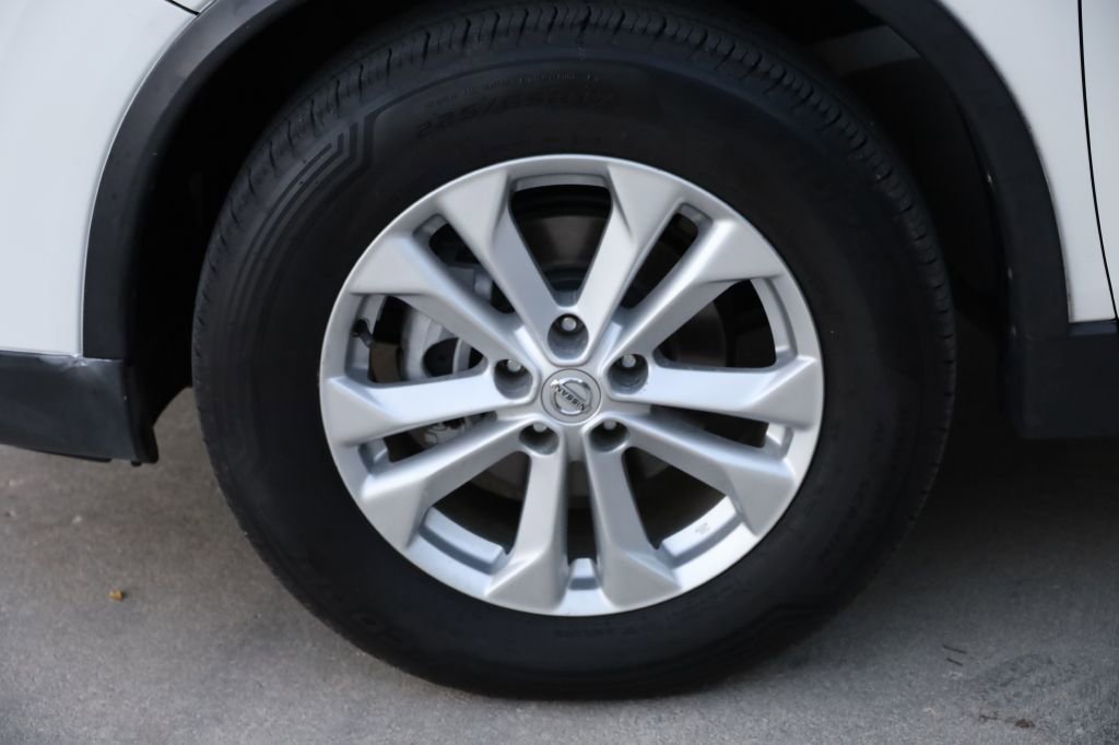 Used 2014 Nissan Rogue SV image 30