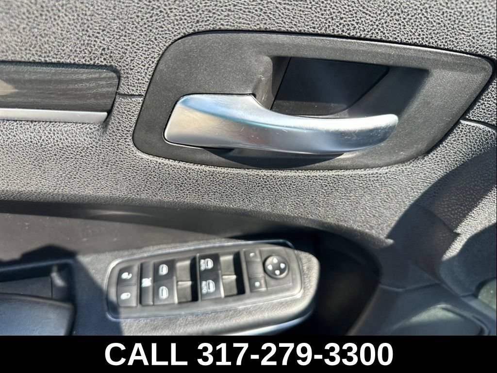 Used 2018 Chrysler 300 Touring w/ Chrome Appearance Package RWD image 13