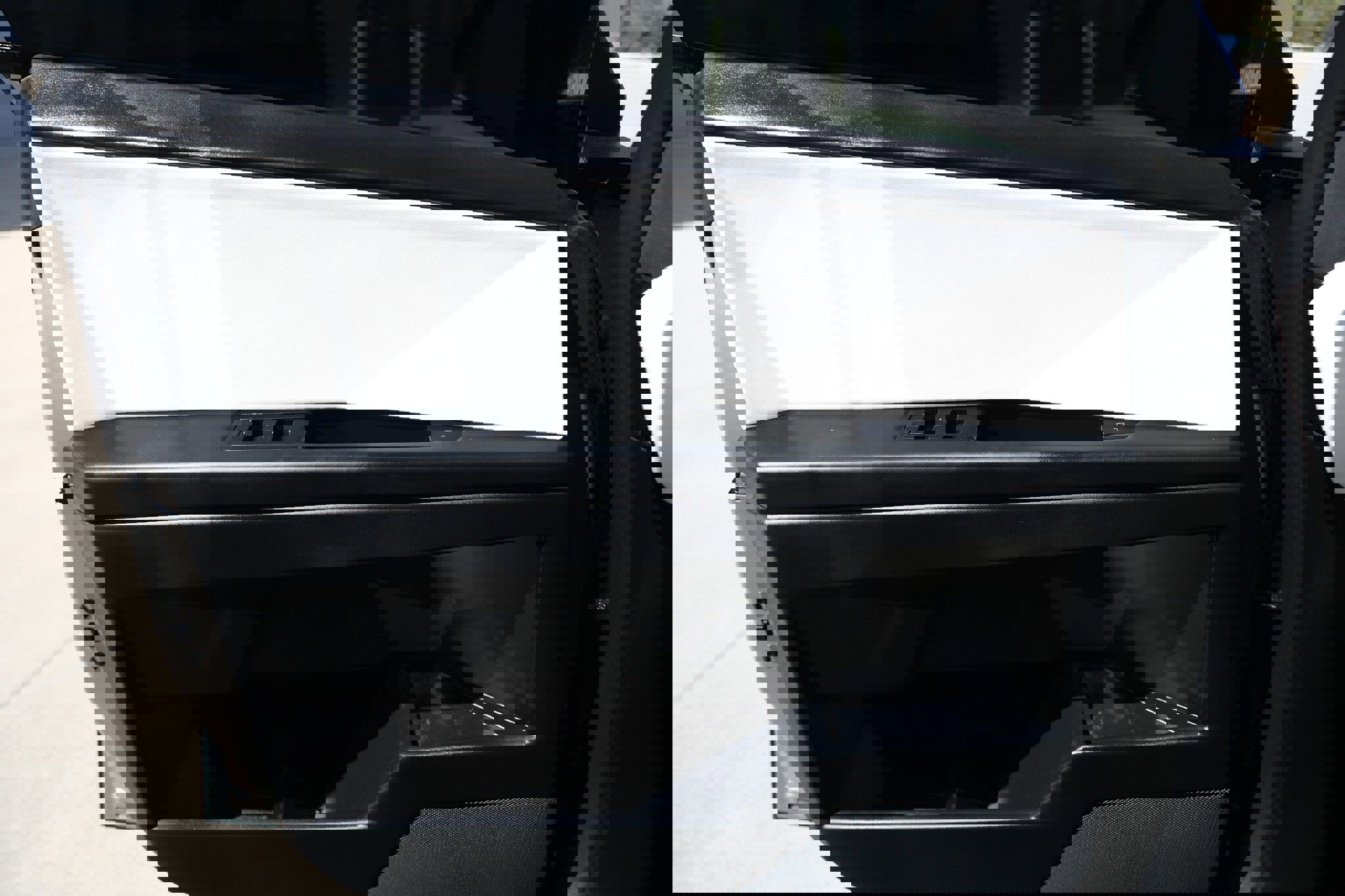 Used 2024 Tesla Cybertruck AWD Crew Cab image 42