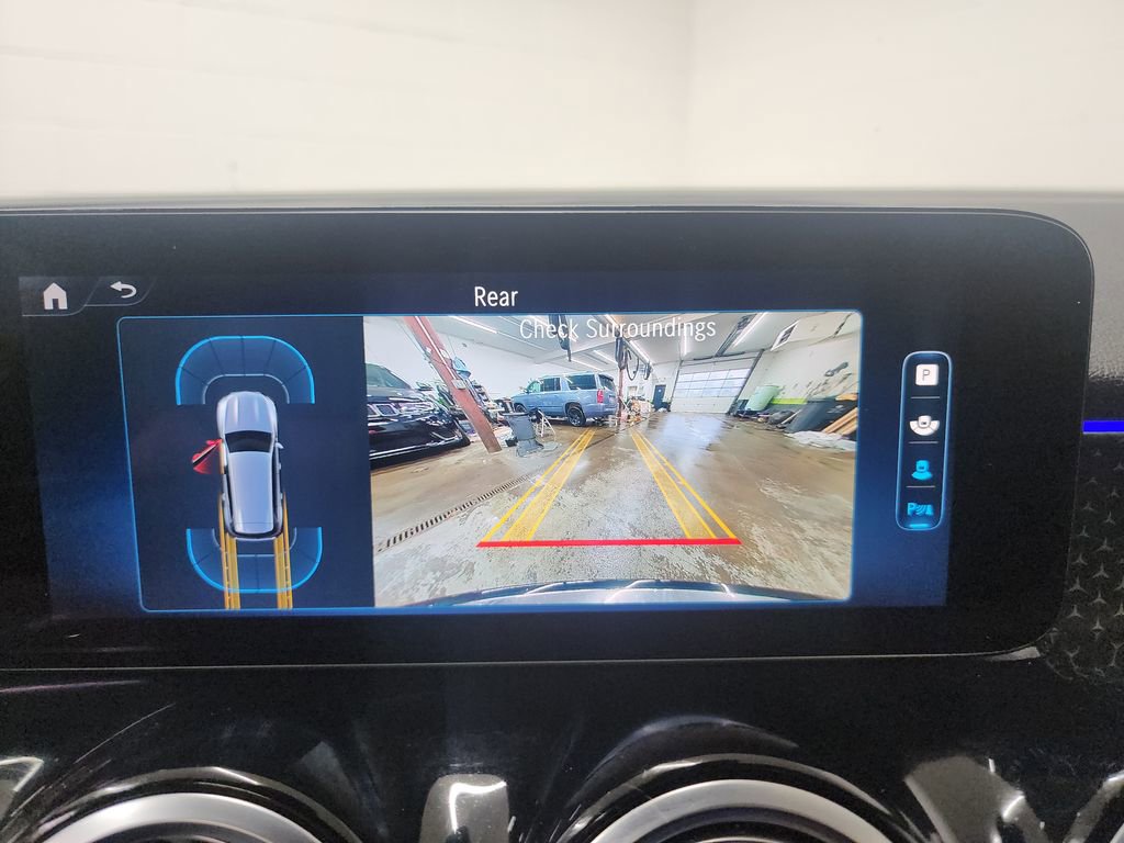 Used 2024 Mercedes-Benz GLB 250 4MATIC image 18