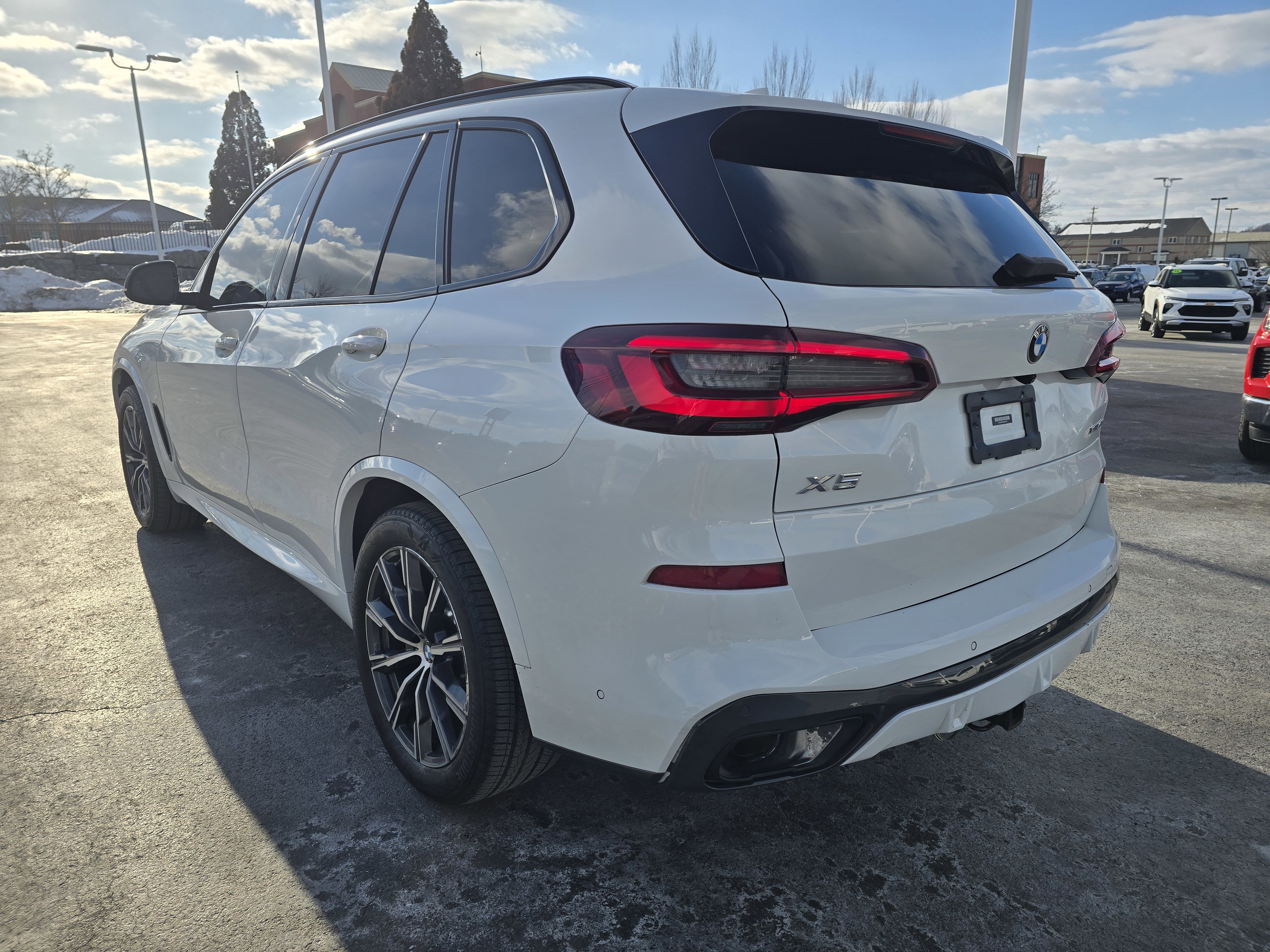 Used 2021 BMW X5 xDrive40i w/ M Sport Package image 7