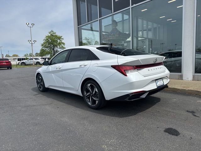 Used 2021 Hyundai Elantra SEL w/ Convenience + Premium Package image 4