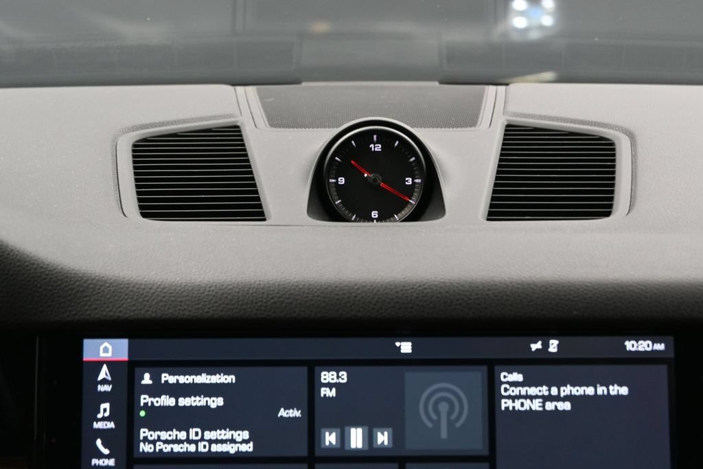 Certified 2019 Porsche Cayenne AWD/4WD image 24